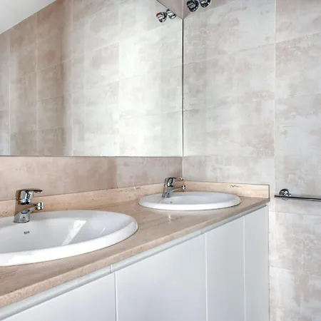 Renovated Les Tres Torres 3br Bcn-94