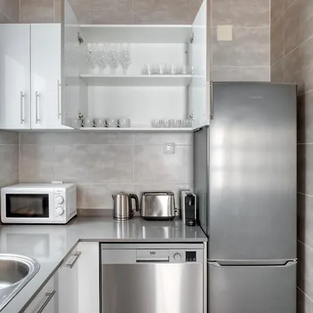 Renovated Les Tres Torres 3br Bcn-94 Apartment *